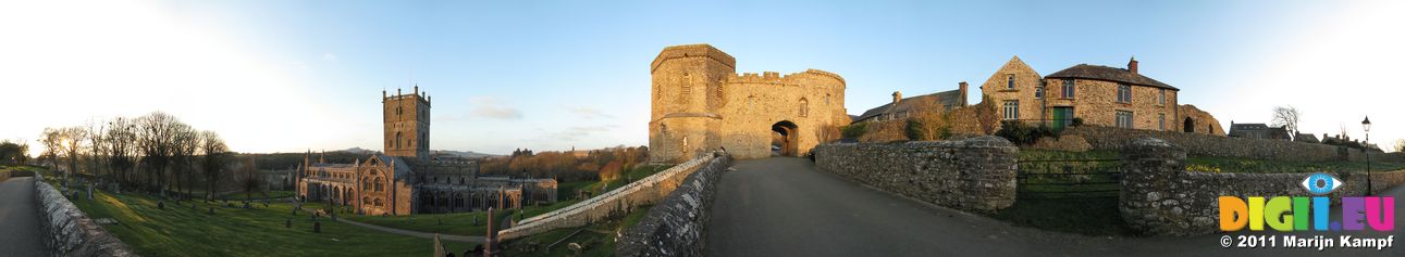 SX17362-17376 Panorama St David's Cathedral and gatehouse 